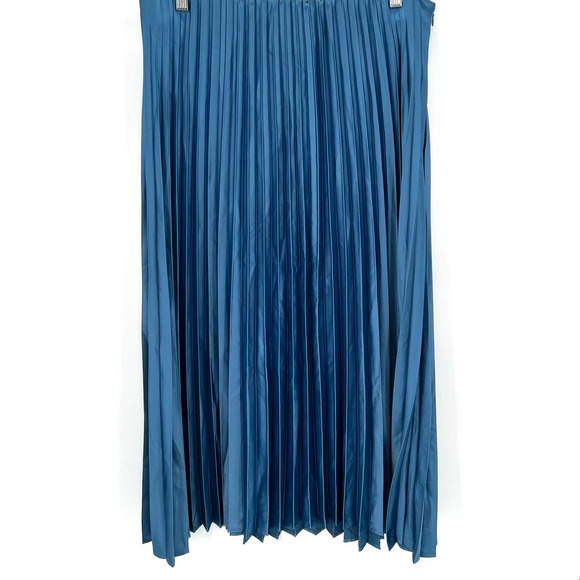 Eloquii Dresses & Skirts - Eloquii accordéon satin pleated maxi women’s skirt